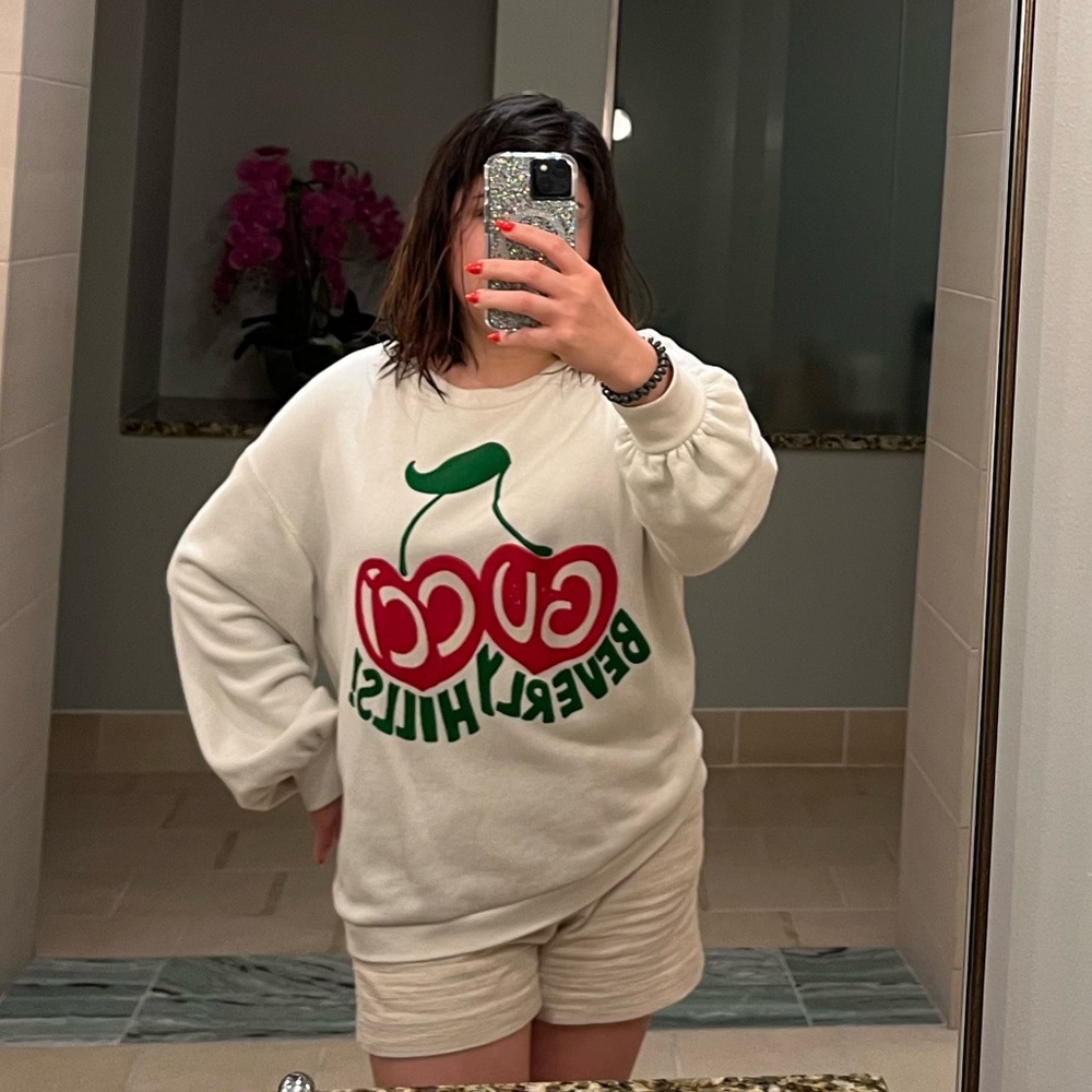 🎉HP🎉🍒Cherries Pull-Over  2014